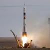Drei Raumfahrer sind vom russischen Weltraumbahnhof Baikonur aus zu einer Mission auf der Internationalen Raumstation ISS gestartet. Sie hoben mit einer Sojus-Rakete in Richtung Weltall ab.