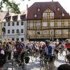 Unter großem Jubel fuhren die Teilnehmer der BR-Radltour 2007 am Marktplatz ein. Zehn Jahre später ist die Stadt erneut ein Etappenziel der Veranstaltung der Rundfunkanstalt. Am 31. Juli werden rund 1100 Hobby-Radfahrer Halt in Nördlingen machen. 