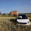 Bei Kammlach ist ein Auto nach einem Unfall im Getreidefeld gelandet.