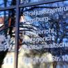 Justizzentrum Augsburg: Ein 22-Jähriger muss ins Gefängnis, weil er Beamte attackierte und beschimpfte.