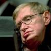 ALS-Patienten leiden an fortschreitenden Muskellähmungen, und können sich im Verlauf der Erkrankung nicht mehr bewegen: Britischer Astrophysiker Stephen Hawking. (Archivbild) dpa