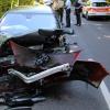 Im Vordergrund der kaputte Clio, dahinter der BMW des Unfallverursachers.