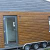 Das mobile Kleinsthaus ist gerade mal einen  Meter länger als ein Fußballtor. 