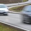 Hohe Geschwindigkeiten sind bei jungen Autofahrern eine der Hauptunfallursachen. 