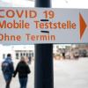 Der Weg zu einer Mobilen Teststelle auf Covid-19 ist in der Dortmunder Innenstadt ausgeschildert.