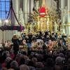 Die Musikvereinigung der Handschuhmacher sowie der Kirchenchor Burgau führten in der Stadtpfarrkirche ein Adventskonzert mit klassischen und modernen Werken auf.