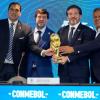 Vertreter aus Südamerika feiern die WM-Bekanntgabe 2030.