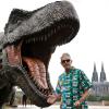 Jeff Goldblum vor einer T-Rex Figur in Köln. Der Schauspieler ist auf Werbetour für den neuen «Jurassic-World»-Film.