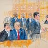 Die Gerichtszeichnung zeigt den ehemaligen US-Präsidenten Donald Trump (M), der sich vor dem Bundesgericht in Washington mit seinem Verteidiger Todd Blanche (l) berät.