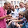 Singer-Songwriter Malik Harris kommt in seiner Heimatstadt Landsberg gut an. Das zeigt sich auch bei einem Konzert am Samstag.