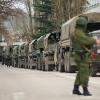Aufmarsch vor einer ukrainischen Militärbasis auf der Krim.