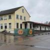 In Holzheim läuft derzeit der Abriss des ehemaligen Raiffeisen-Gebäudes. An dieser Stelle soll in den kommenden Jahren ein "Haus der Gemeinde" entstehen.