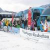 Der Skiclub Rennertshofen tritt bei seinen diesjährigen Fahrten als Großfamilie auf und hat das „Neuburger Rundschau-Banner“ stets im Gepäck. 