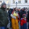 Phasenweise haben nach Schätzungen der Polizei am Samstagnachmittag bis zu 2200 Menschen auf dem Aichacher Stadtplatz für Demokratie und Freiheit demonstriert.