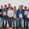 Langjähriger Mitglieder und Übungsleiter wurden bei der Versammlung des SV Aletshausen geehrt. Links der Vorsitzende Martin Bertele. 	