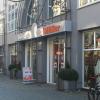 Der Müller-Markt-Eingang im Nördlinger Steingass-Haus. Das Landratsamt Donau-Ries hat gestern entschieden, dass Müller Teilbereiche seiner Verkaufsfläche schließen muss. Ein Einzelhändler hatte die Behörden auf die Ungleichbehandlung hingewiesen. 	