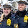 Damit Konflikte nicht eskalieren, tragen Polizisten Bodycams. Im Bild (das vor der Corona-Pandemie entstand) sind die Kemptener Verkehrspolizisten Franziska Philipp und Kevin Rockstroh zu sehen.