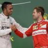 Sebastian Vettel (rechts) will die WM-Pläne von Lewis Hamilton noch durchkreuzen.