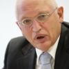 Der langjährige EU-Kommissar Günter Verheugen weist die Kritik von FDP-Chef Christian Lindner an Kanzlerin Angela Merkel als „niederträchtig“ zurück.