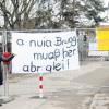 Mit solchen Transparenten protestierten Witzighauser Bürger Ende Februar gegen den Missstand. Die Brücke war natürlich auch Thema Nummer eins am Donnerstagabend.  