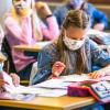 Die Maskenpflicht an Schulen ist ein Aspekt der Corona-Strategie der Staatsregierung, den Dr. Friedrich Pürner kritisiert. 	