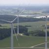 Stromerzeugung auf Aichacher Stadtgebiet: Windräder im Blumenthaler Forst (im Hintergrund sind auch die Rotoren im Brugger Forst bei Odelzhausen zu sehen). 