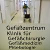 Dem Chefarzt der Gefäßchirurgie des Bamberger Klinikums wird vorgeworfen, mehrere Frauen missbraucht zu haben. Unter dem Vorwand einer Studie habe er sie in die Klinik gelockt. 