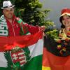 Barbara und Istvan Walczer haben Karten für das Spiel Deutschland gegen Ungarn in der Arena in München. Istvan ist absoluter Ungarnfan, seine Frau ist natürlich für Deutschland.  	