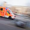 Bei einem Fahrrad-Unfall in der Augsburger Hallstraße ist eine 17-Jährige leicht verletzt worden.