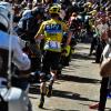 Sprintender Radprofi bei der Tour de France: Chris Froome versucht zu retten, was zu retten ist. Am Ende der Etappe durfte er das Gelbe Trikot behalten.