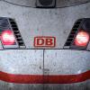 Die Deutsche Bahn will mit einem Maßnahmenpaket die Pünktlichkeit ihrer Züge und den Service verbessern. 