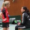 Trotz intensiver Beratung fanden Bianca Wanzl (links) und Madeleine Wagner mit dem TSV Herbertshofen nicht die richtigen Mittel zum Sieg. 	