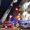 Bei einem Wohnungsbrand am Dienstagabend im Ulmer Dichterviertel wurde eine tote Person gefunden. Gegen 21 Uhr hörten Bewohner eines Mehrfamilienhauses in der Schillerstraße einen Haushaltsrauchmelder. 