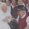 Besuch einer Delegation des ASM beim Papst im Jahr 2000: Unser Bild zeigt Karl Kling (rechts) und Papst Johannes Paul II. 