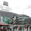 Das Stadion von Werder Bremen liegt an der Weser.