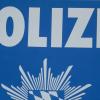 Die Polizei sucht eine Mutter, die wohl ihren Sohn entführt hat.