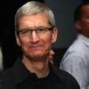 Apple-Lenker Tim Cook baut die Konzernspitze um.