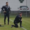 Nur nicht wieder in die Knie gehen. Sorgenvolle Mienen bei Meitingens Trainergespann Denis Buja (links) und Paolo Mavros vor dem Landkreisderby beim FC Horgau. 	