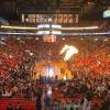 Vor dem Spiel der Miami Heat kommen Flammenwerfer zum Einsatz - der Albtraum jedes deutschen Hausmeisters.