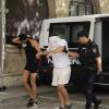Polizisten führen die Verdächtigen zum Termin mit dem Haftrichter auf Mallorca.