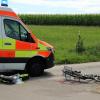 Ein schwerer Unfall ist am Montagmittag zwischen Bebenhausen und Olgishofen passiert: Ein Auto ist mit einer Radfahrerin zusammengestoßen.