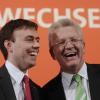 Nils Schmid (SPD,l) und Winfried Kretschmann (Grüne) haben gut lachen: Rot-Grün hat in Baden-Württemberg laut Umfragen die Nase vorn. dpa
