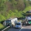 Der Bestatter an der Unfallstelle. In einem polnischen Reisebus starb Samstagfrüh eine 37-jährige Frau.