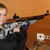 Am Schießstand ist die Rehlingerin Carolin Limmer in ihrem Element. Die 18-Jährige schießt für Alpenrose künftig in der der Oberbayernliga.