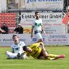 Das tat weh – sowohl FCGler Manuel Müller (links) als auch dem Kirchanschöringer Elias Huber, der für den harten Einsatz in dieser Szene Gelb sah. Für Müller war es ein schmerzvoller Moment bei seinem 400. Pflichtspiel im Trikot der Gundelfinger Ersten. Foto: Walter Brugger