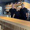 In Kissing öffnen die Wolferseders Lisa und Florian mit Betriebsleiter Daniel Albinger (links) das neue Restaurant Solea.