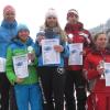 So sehen Sieger aus: Die besten drei Skirennläufer der Klasse U21 männlich/weiblich beim letzten Rennen des Schöffel-Kids-Cup in Berwang.  
