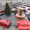 Die Engelespyramide gehört zu den vier Glühweinständen, die auf dem Augsburger Rathausplatz derzeit aufgebaut werden.  