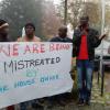 15 von 27 afrikanischen Asylbewerbern, die im Landgasthof Maingründel untergebracht sind, sind in einen Hungerstreik getreten. 
Mit Transparenten protestierten sie vor dem Rathaus in Kutzenhausen.