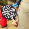 Abtreibungen sind in einigen Staaten der USA illegal. Erlaubt waren bislang noch Abtreibungspillen. 